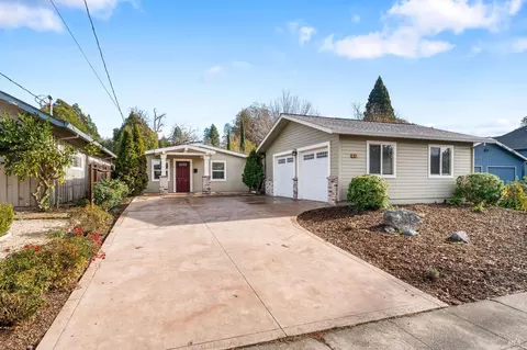 824 Prince Ave, Healdsburg, CA 95448