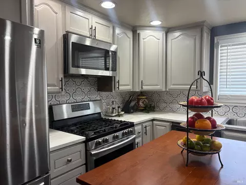 Kitchen - 148 Daffodil Cir, Vallejo, CA 94591 photo 3 of 4