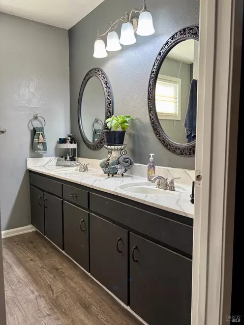 Bath - 148 Daffodil Cir, Vallejo, CA 94591 photo 1 of 1