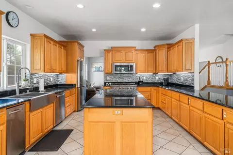Kitchen - 160 Gobalet Ln, Ukiah, CA 95482 photo 2 of 10