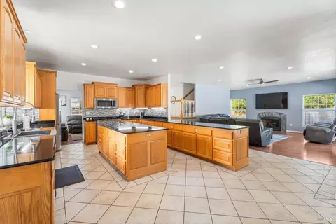 Kitchen - 160 Gobalet Ln, Ukiah, CA 95482 photo 1 of 10