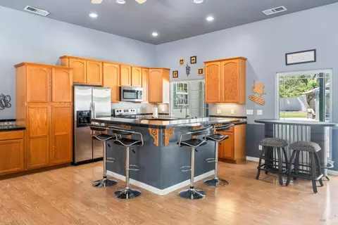 Kitchen - 160 Gobalet Ln, Ukiah, CA 95482 photo 4 of 10