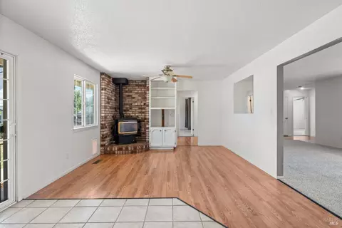 Living - 160 Gobalet Ln, Ukiah, CA 95482 photo 4 of 6