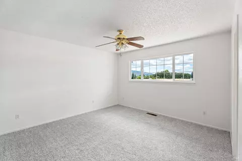 Bedroom - 160 Gobalet Ln, Ukiah, CA 95482 photo 10 of 11