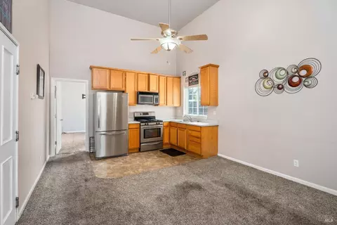 Kitchen - 160 Gobalet Ln, Ukiah, CA 95482 photo 7 of 10
