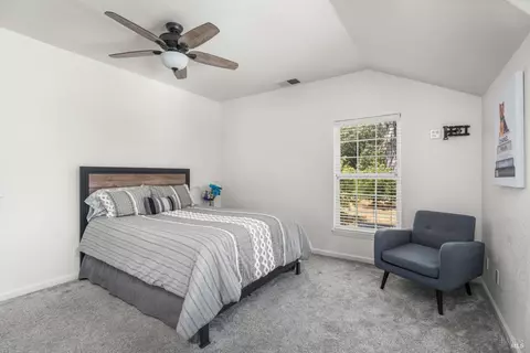 Bedroom - 160 Gobalet Ln, Ukiah, CA 95482 photo 5 of 11