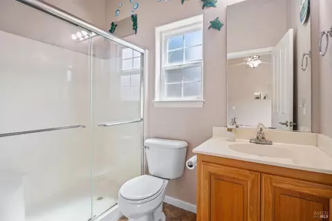 Bath - 160 Gobalet Ln, Ukiah, CA 95482 photo 6 of 8