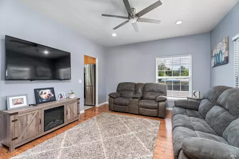 Living - 160 Gobalet Ln, Ukiah, CA 95482 photo 1 of 6
