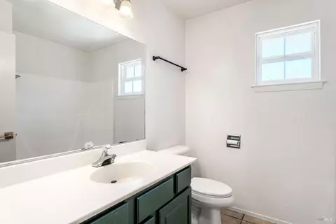 Bath - 160 Gobalet Ln, Ukiah, CA 95482 photo 7 of 8