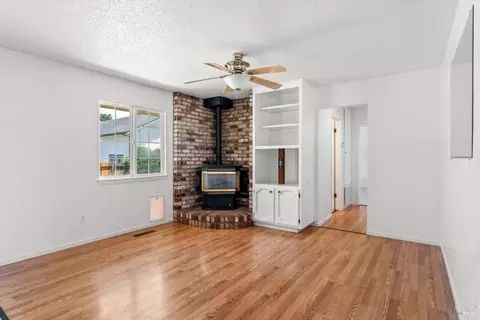 Living - 160 Gobalet Ln, Ukiah, CA 95482 photo 5 of 6