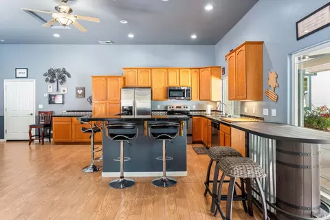 Kitchen - 160 Gobalet Ln, Ukiah, CA 95482 photo 6 of 10