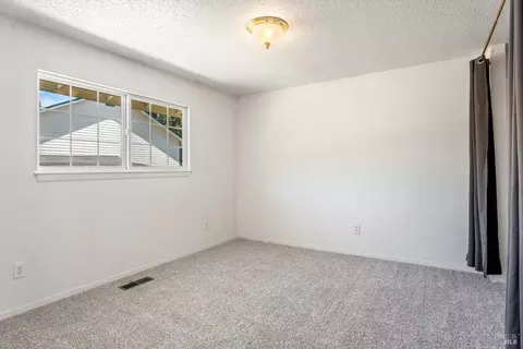 Bedroom - 160 Gobalet Ln, Ukiah, CA 95482 photo 8 of 11