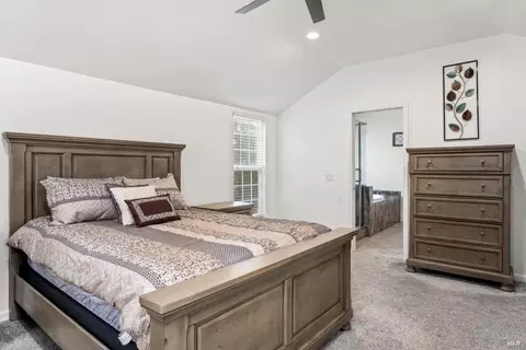 Bedroom - 160 Gobalet Ln, Ukiah, CA 95482 photo 6 of 11