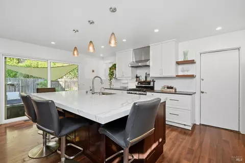 18580 Happy Ln, Sonoma, CA 95476