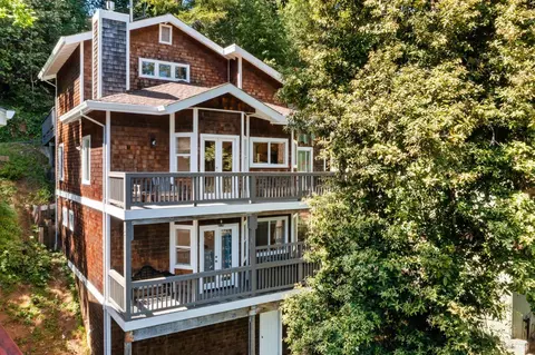 15863 Morningside Dr, Guerneville, CA 95446