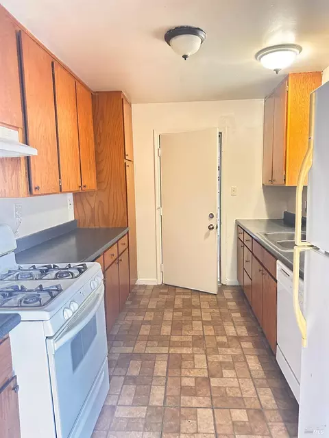 Kitchen - 141 Anderson St, Vallejo, CA 94589 photo 3 of 3