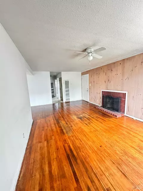 Living - 141 Anderson St, Vallejo, CA 94589 photo 5 of 5