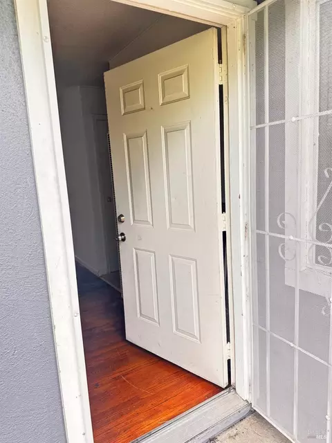 Entry Way - 141 Anderson St, Vallejo, CA 94589 photo 1 of 2