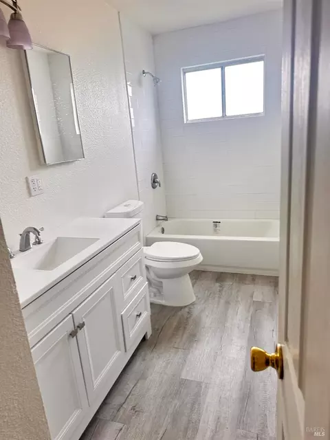 Bath - 141 Anderson St, Vallejo, CA 94589 photo 1 of 5
