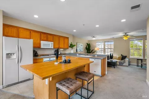 Kitchen - 19 Johnson St, Windsor, CA 95492 photo 2 of 4