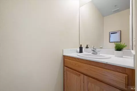 Bath - 19 Johnson St, Windsor, CA 95492 photo 1 of 4