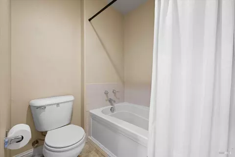 Bath - 19 Johnson St, Windsor, CA 95492 photo 3 of 4