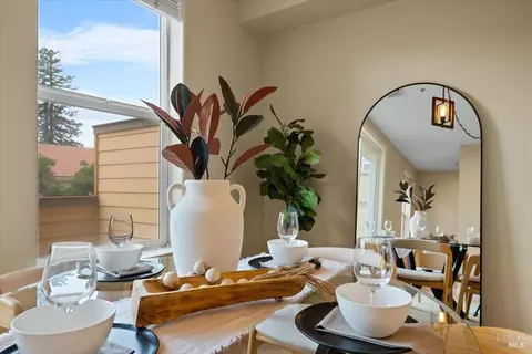 Dining - 19 Johnson St, Windsor, CA 95492 photo 6 of 6