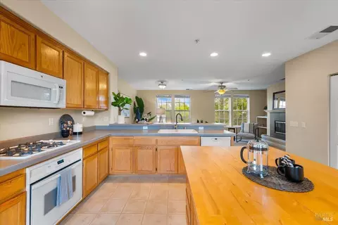 Kitchen - 19 Johnson St, Windsor, CA 95492 photo 4 of 4