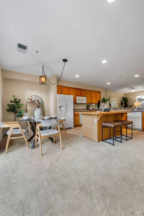 Dining - 19 Johnson St, Windsor, CA 95492 photo 2 of 6