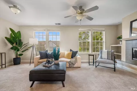 Living - 19 Johnson St, Windsor, CA 95492 photo 2 of 4