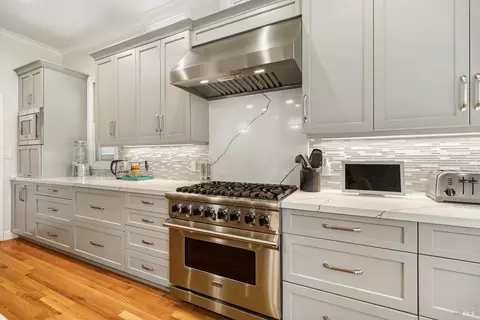 8 Center St, San Rafael, CA 94901
