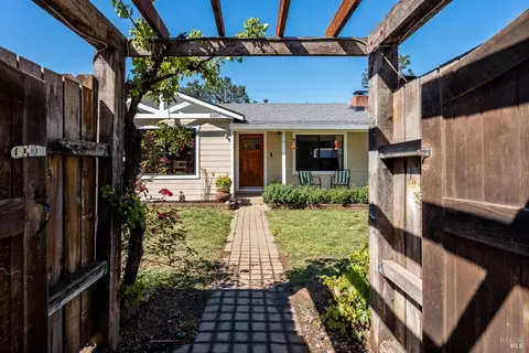 Exterior - 2260 Old River Rd, Ukiah, CA 95482 photo 3 of 10