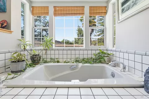 Bath - 2260 Old River Rd, Ukiah, CA 95482 photo 3 of 4