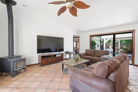 Living - 2260 Old River Rd, Ukiah, CA 95482 photo 2 of 4