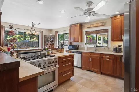 Kitchen - 2260 Old River Rd, Ukiah, CA 95482 photo 2 of 3
