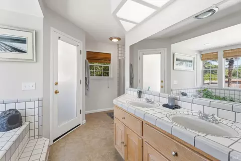 Bath - 2260 Old River Rd, Ukiah, CA 95482 photo 1 of 4