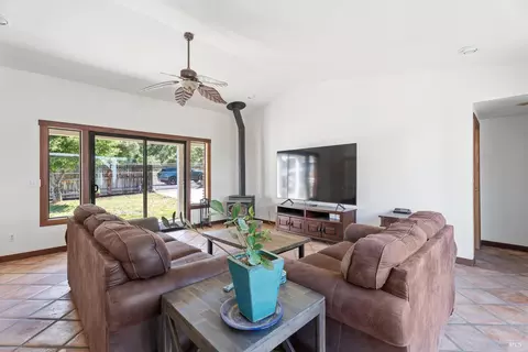Living - 2260 Old River Rd, Ukiah, CA 95482 photo 3 of 4