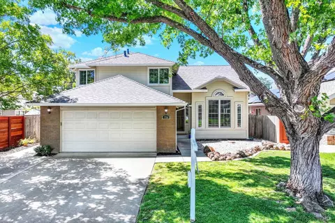 778 Oak Brook Dr, Vacaville, CA 95687