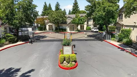2001 Eastwood Dr #32, Vacaville, CA 95687