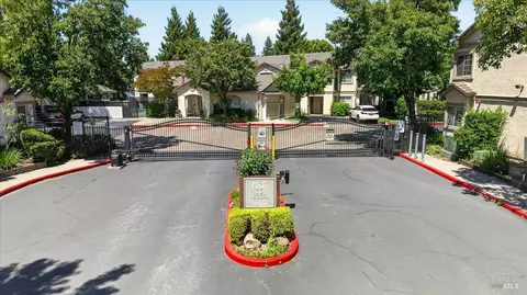2001 Eastwood Dr #32, Vacaville, CA 95687