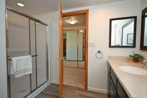 Bath - 528 Fireside Ct, Walnut Creek, CA 94598 photo 2 of 4