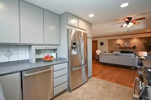 Kitchen - 528 Fireside Ct, Walnut Creek, CA 94598 photo 4 of 5