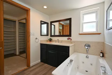 Bath - 528 Fireside Ct, Walnut Creek, CA 94598 photo 3 of 4