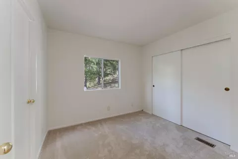 Bedroom - 4425 Lakewood Dr, Willits, CA 95490 photo 2 of 4