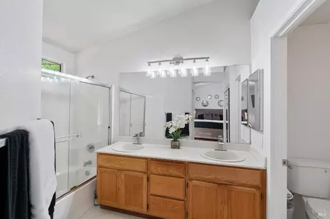 Bath - 181 Carnival Ct, Vallejo, CA 94589 photo 2 of 4