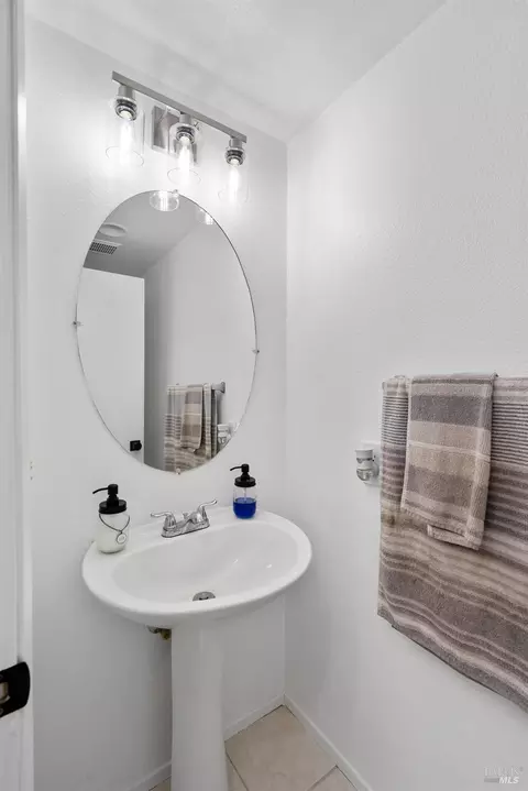 Bath - 181 Carnival Ct, Vallejo, CA 94589 photo 1 of 4