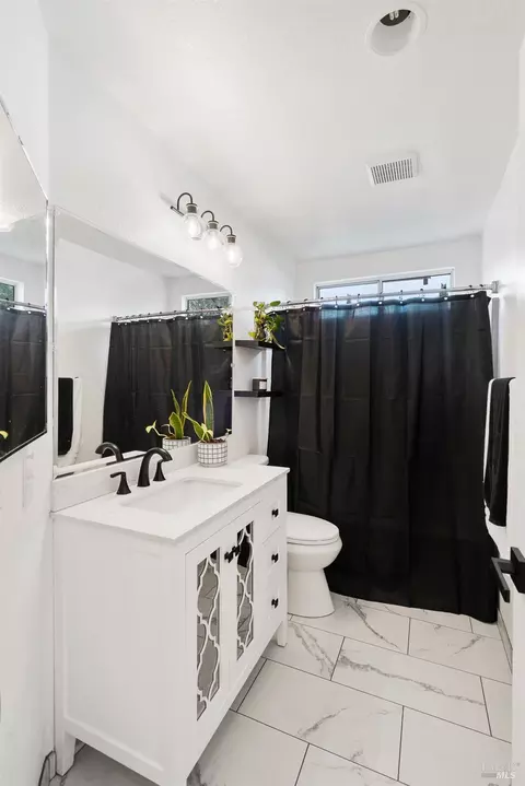 Bath - 181 Carnival Ct, Vallejo, CA 94589 photo 4 of 4