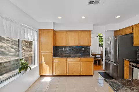 Kitchen - 181 Carnival Ct, Vallejo, CA 94589 photo 3 of 4