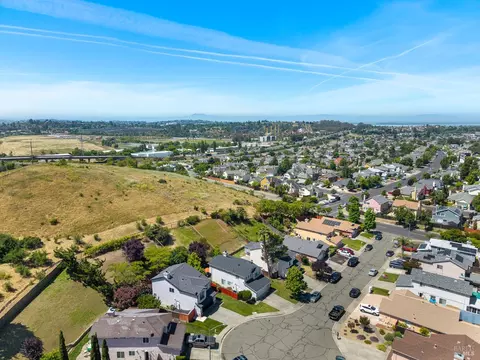 View/Area - 181 Carnival Ct, Vallejo, CA 94589 photo 4 of 5