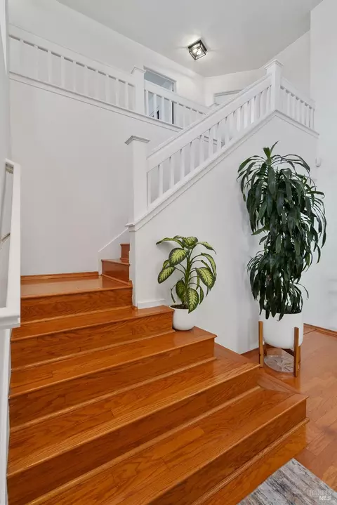 Entry Way - 181 Carnival Ct, Vallejo, CA 94589 photo 3 of 6